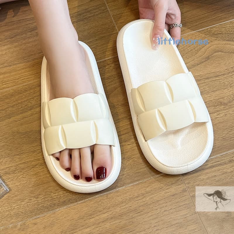 Pisar em chinelos de merda Mulheres Summer Soft Thick-Soled Wear-Resistant Waterproof Interior Banheiro Doméstico Anti-Sli