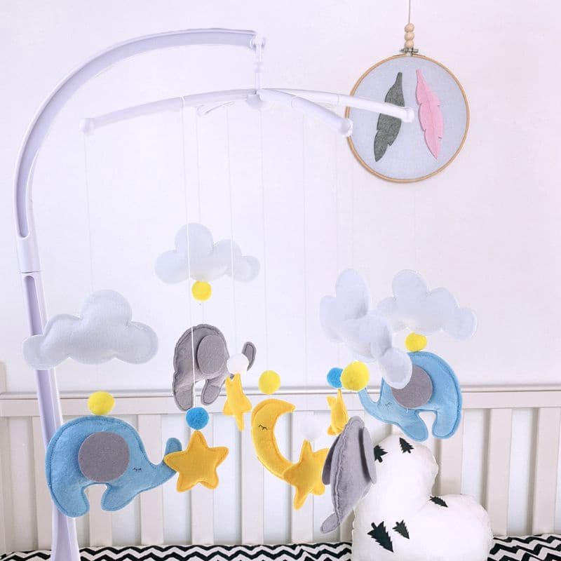 OMG * Bebê Nuvens Chocalho Móvel Brinquedo Cama Carrilhão Carrilhão de Vento Decoração Suspensa de Quarto Infantil