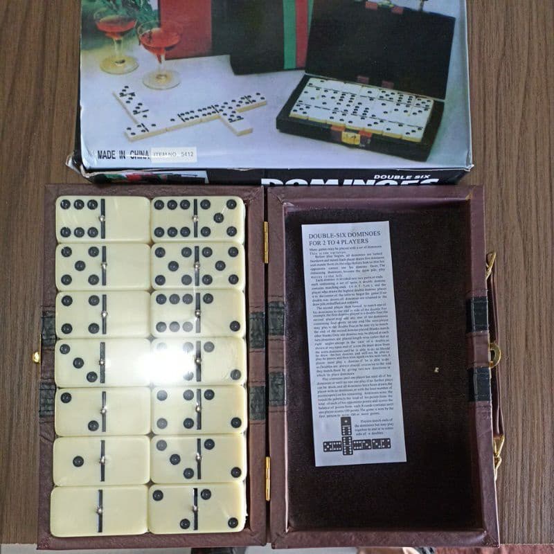 Dominó com caixa 3x5centimetros