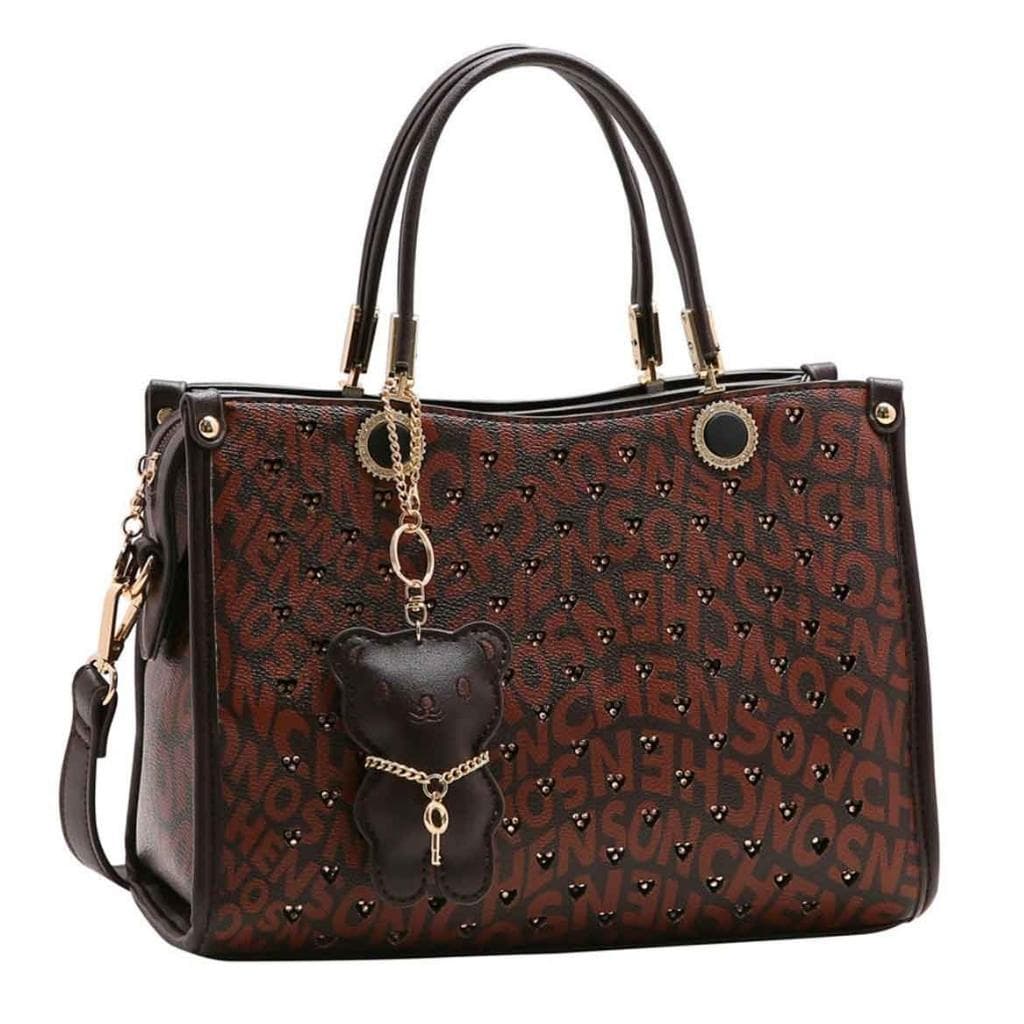 BOLSA FEMININA CHENSON MONOGRAMA COM PEDRARIA CLÁSSICA ORIGINAL TRANSVERSAL DE MÃO