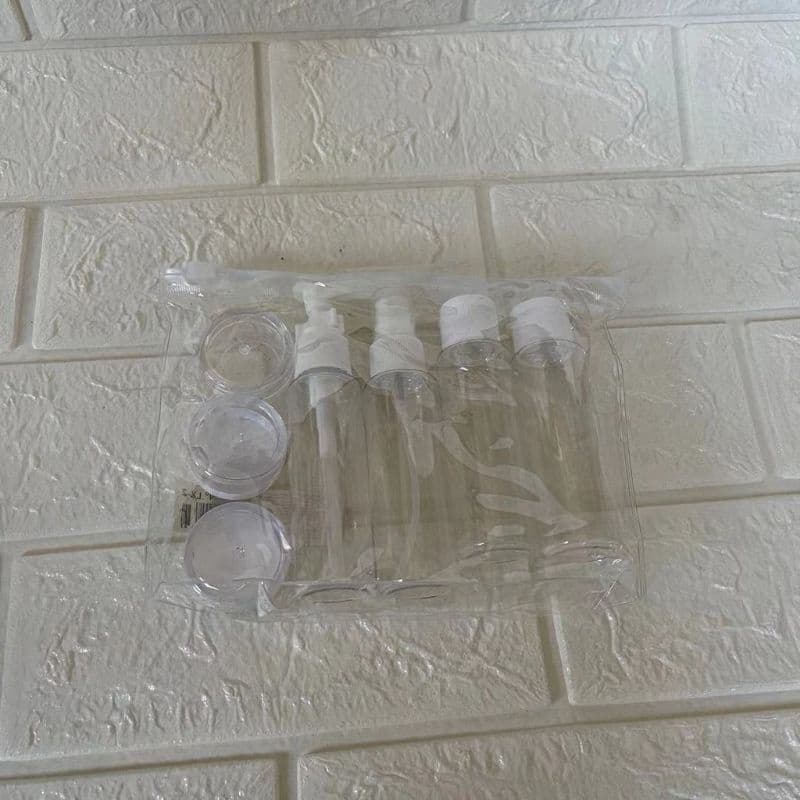 KIT VIAGEM COM 1 CASE TRANSPARENTE COM FRASCOS PARA ALCOOL, SABONETE,