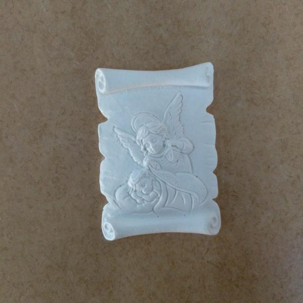 Aplique em Resina - Pergaminho Santo Anjo 6x4,5cm - Artesanato