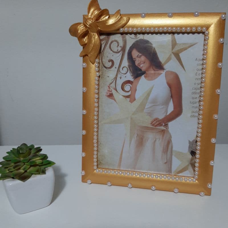 porta retrato decorado com pérolas dourado e cobre