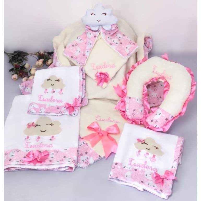 Kit para bebê: manta, naninha, fraldas e almofada