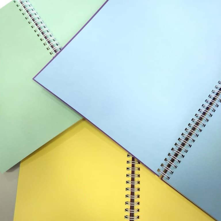 Caderno A4 Miolo Colorido 100fl - Wire-o Capa PVC