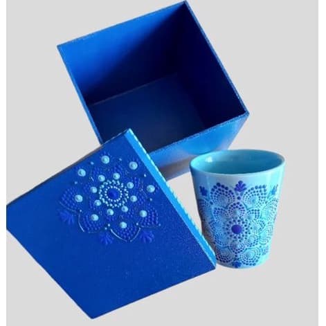 Caixa MDF Personalizada e Caneca de porcelana  250 ml. Mandalas feito à mão, ponto a ponto na técnica do Pontilhismo.