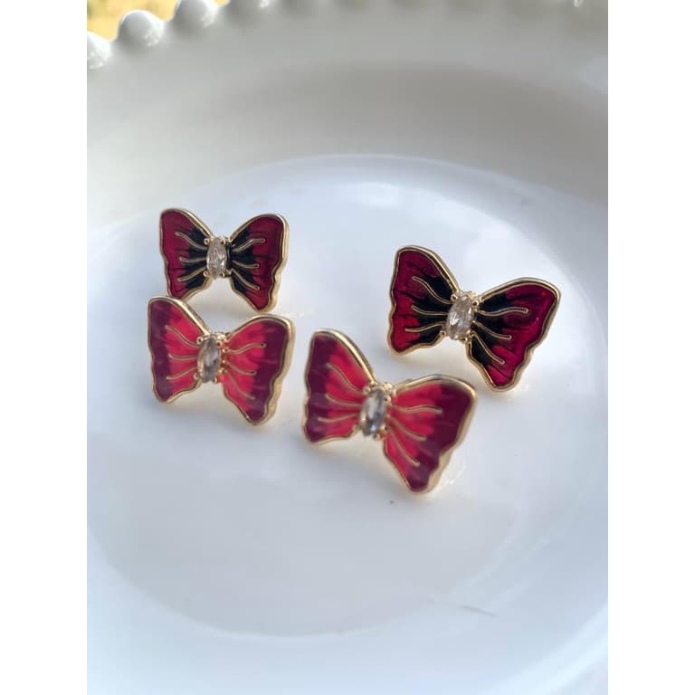Brincos folheados a ouro esmaltado modelo gravata borboleta