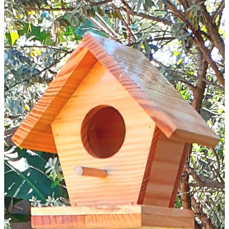 Casinha ninho para pássaros com comedouro