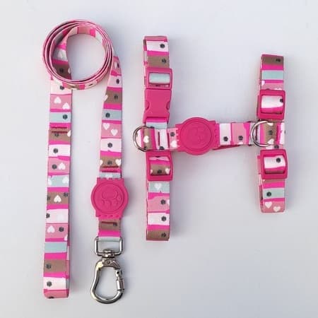 Peitoral H Anti-Puxão para Cachorros - Rosa com Corações e detalhes Rosa