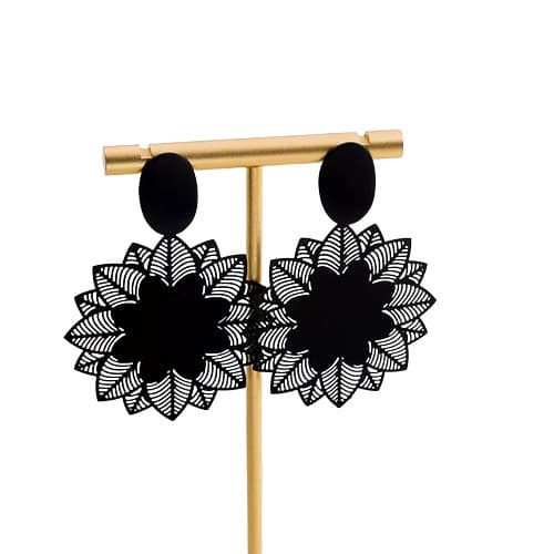 Brincos Circulo com flor em renda na cor Preto Feminino Presente de aniversário