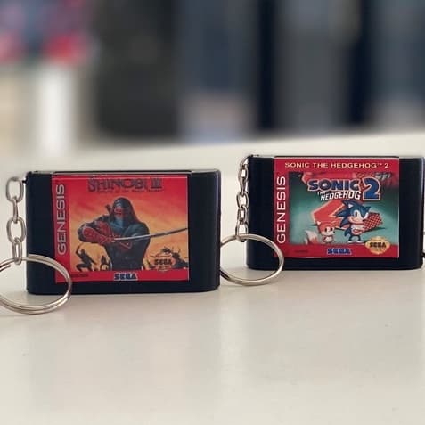 Chaveiro Gamer Retrô – Fita Mini Mega Drive com Sonic, Street Of Rage, Castlevânia