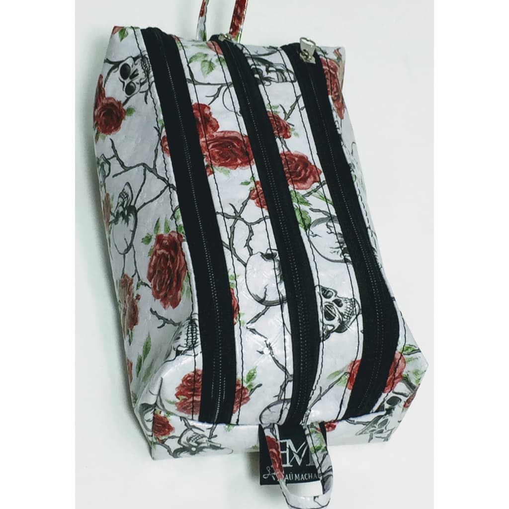 NECESSAIRE 3 ZÍPERES, LINDO ESTOJO PARA ORGANIZAR COISAS PESSOAIS, LAPIS,3 DIVISÓRIAS.