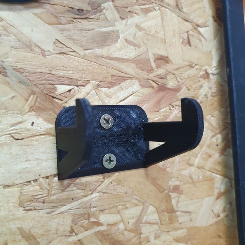 Suporte para martelo em painel de ferramentas