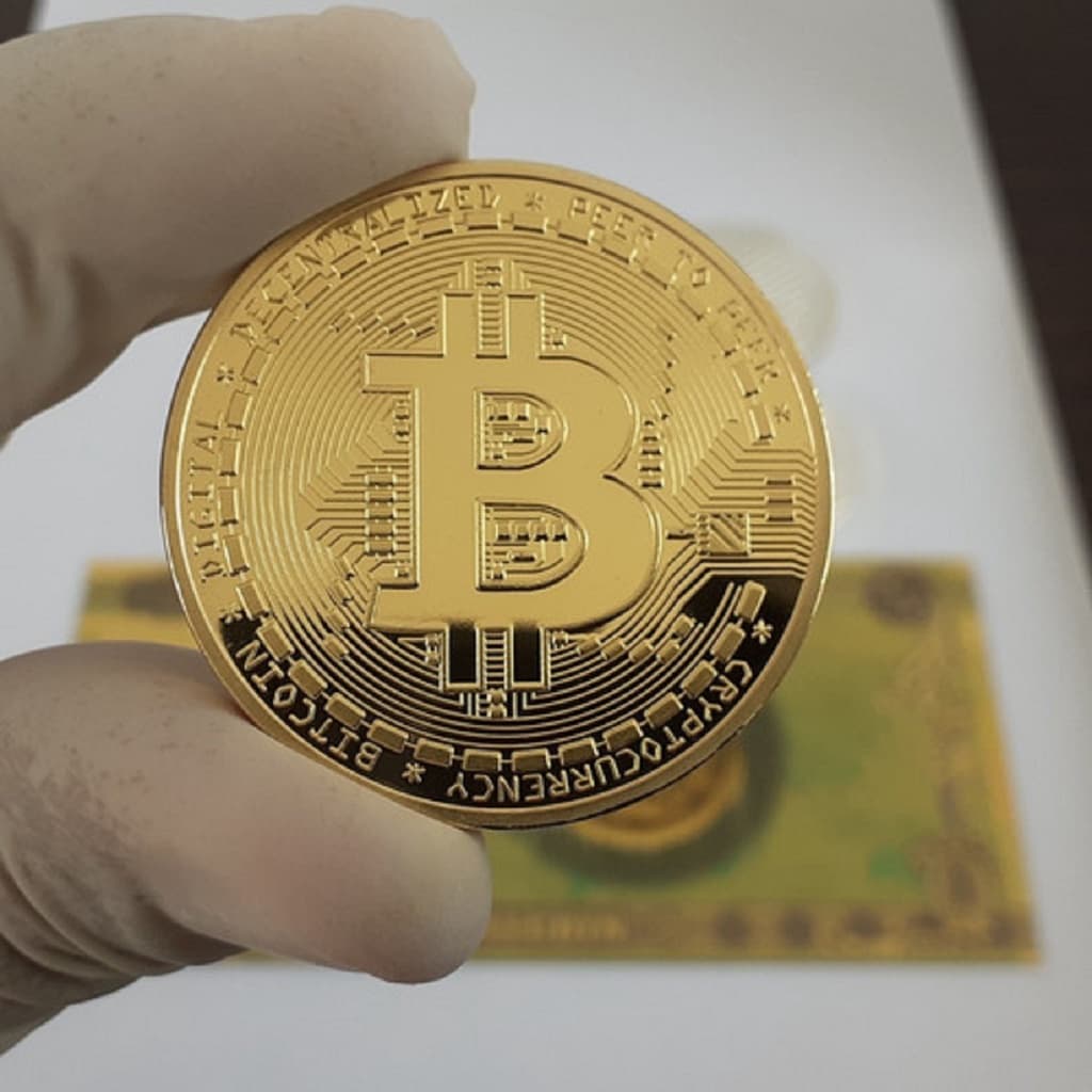 Moeda Física Bitcoin Dourada Edição Comemorativa Coleção