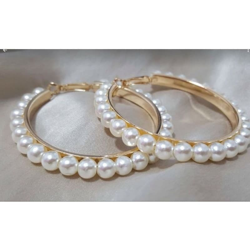 Brinco argola perolado dourado luxo