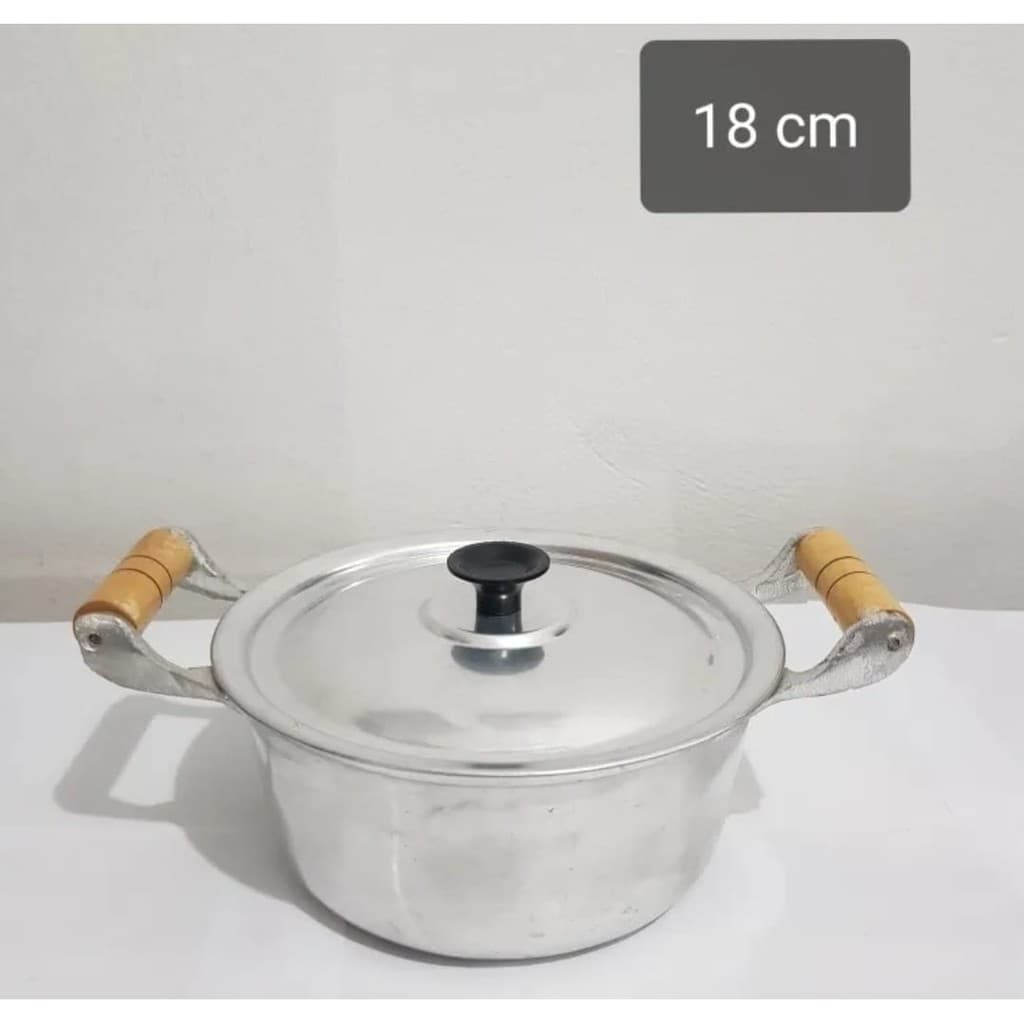 Panela de Alumínio Batido e Fundido N. 18 Centímetros C/ Tampa Alça de Madeira 2 litros
