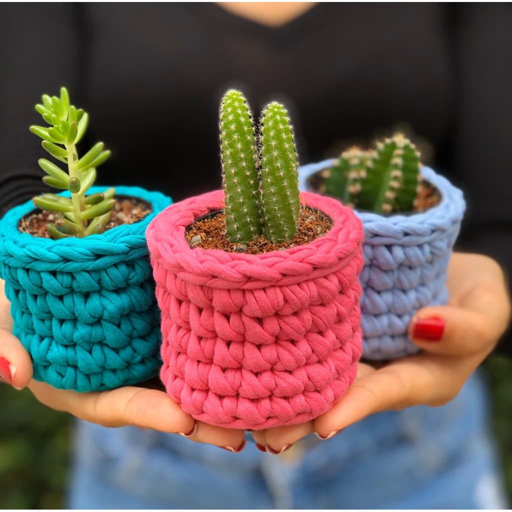 Cestinho para plantinhas em fio de malha