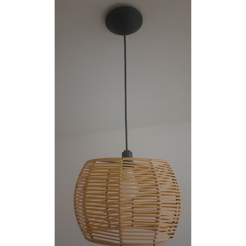 Luminária pendente de fibra sintética cor bananeira 30x20cm