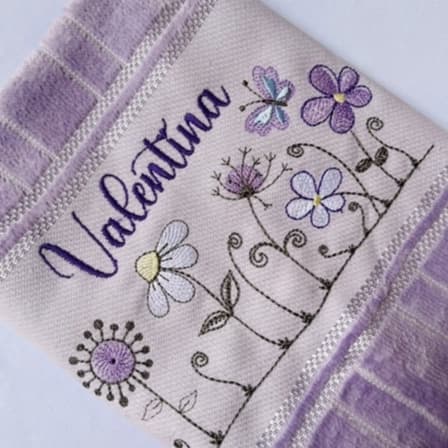 Toalha Bordada Personalizada Jardim Encantando Flores com Nome