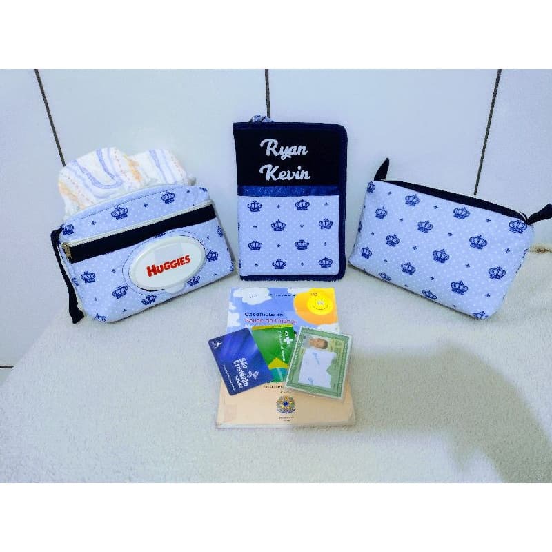 kit do Bebê: Porta documentos infantil+ Porta fraldas e lenço umedecido + farmacinha