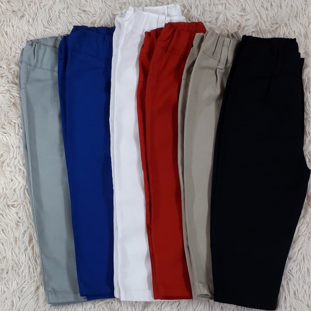 Calça Jeans Infantil Menino Cores Lisas com Elástico Ajustável. Calças By Lelekes Muito Versáteis e Fáceis de combinar.