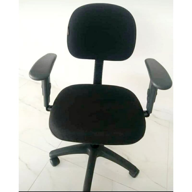 Cadeira com Braço Modelo Secretária Giratória