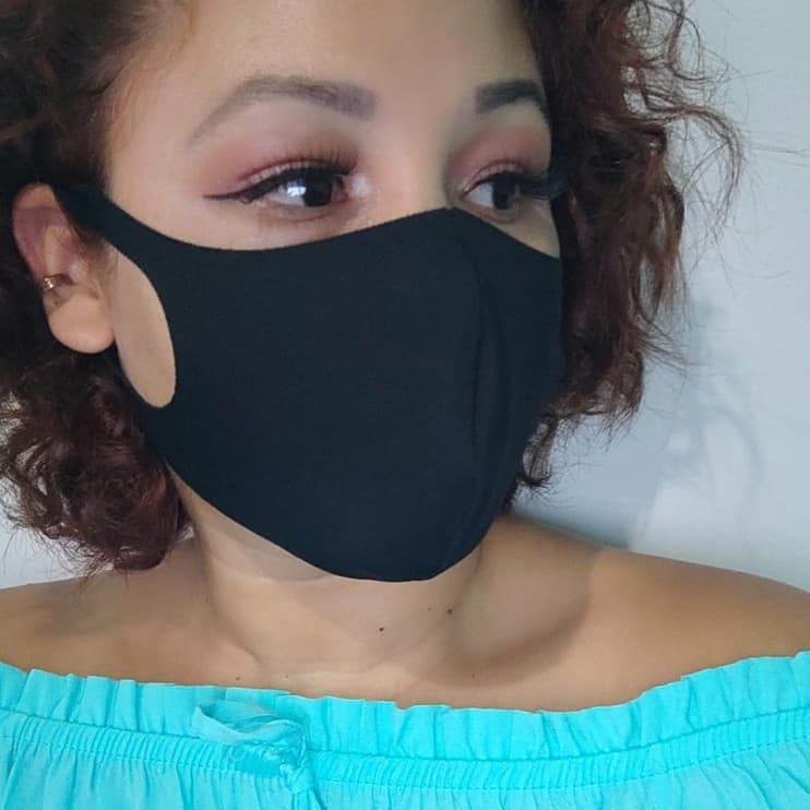 Máscara Lisa Com Design Diferenciado na cor: PRETO