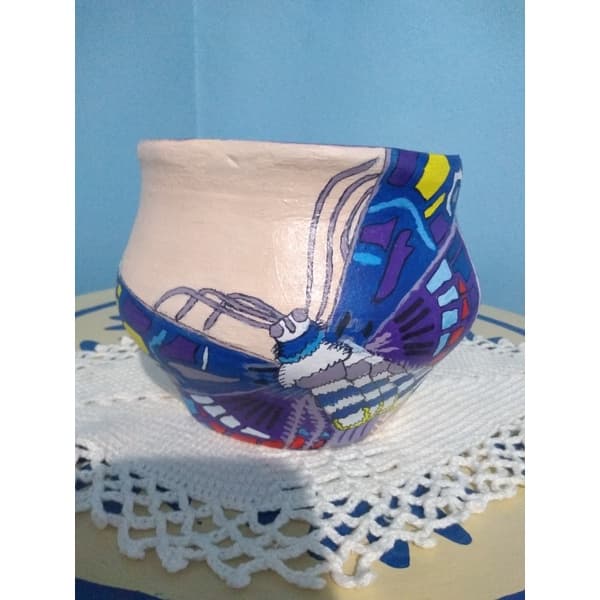 Pote de cerâmica com borboleta pintada a mão🦋