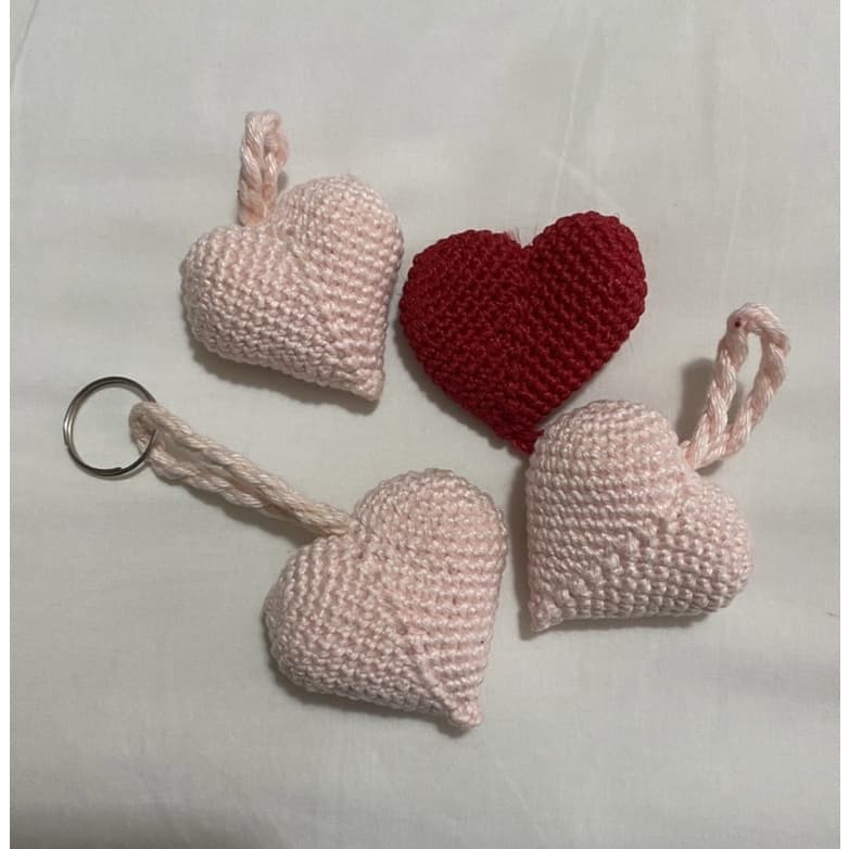 chaveiro ou prendedor/amarrador de cortina coração tipo amigurumi
