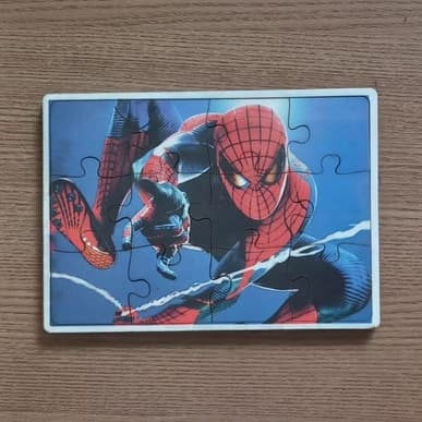 Jogo quebra-cabeças tema Homem-Aranha/12 Peças
