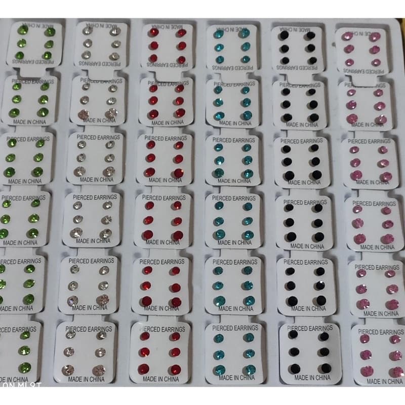 Cartela de Brinco  1 2 3º Furo Strass Coloridos Silicone - Lindo