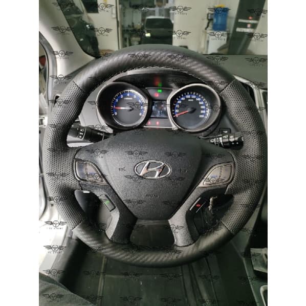 capa de volante costurada hb20 furado x fibra de carbono