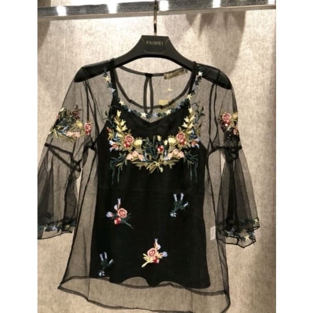 Blusa Feminina Tule com Regata de Forro Com Bordado Floral (valor inclui regata com blusa) Importada  ref:* 1688*