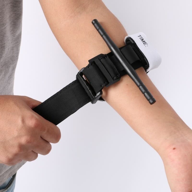 Torniquete tático com haste em alumínio. controle de hemorragia