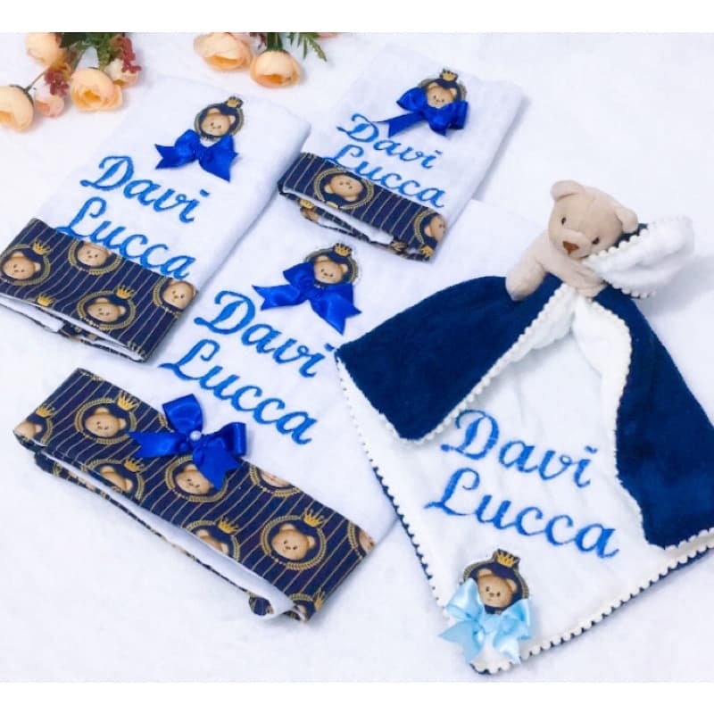 Kit com mantas fraldas e naninha personalizado para bebê