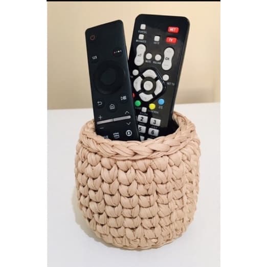 Porta Controle Remoto / Porta Canetas Bege /Preto em Fio de Malha - 10x10 cm crochê - cesto organizador para decoração