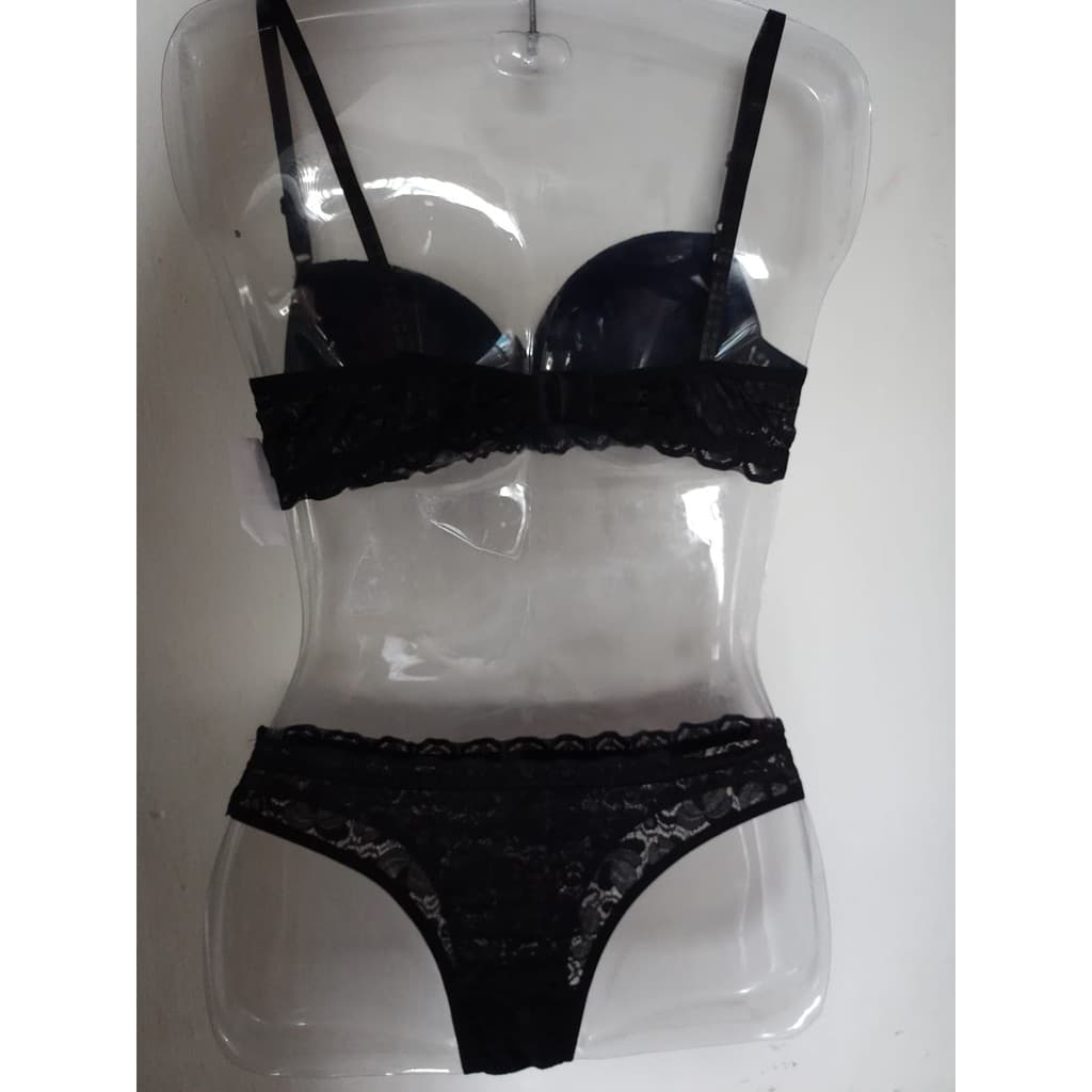Conjunto de Sutiã com Bojo e Calcinha - M
