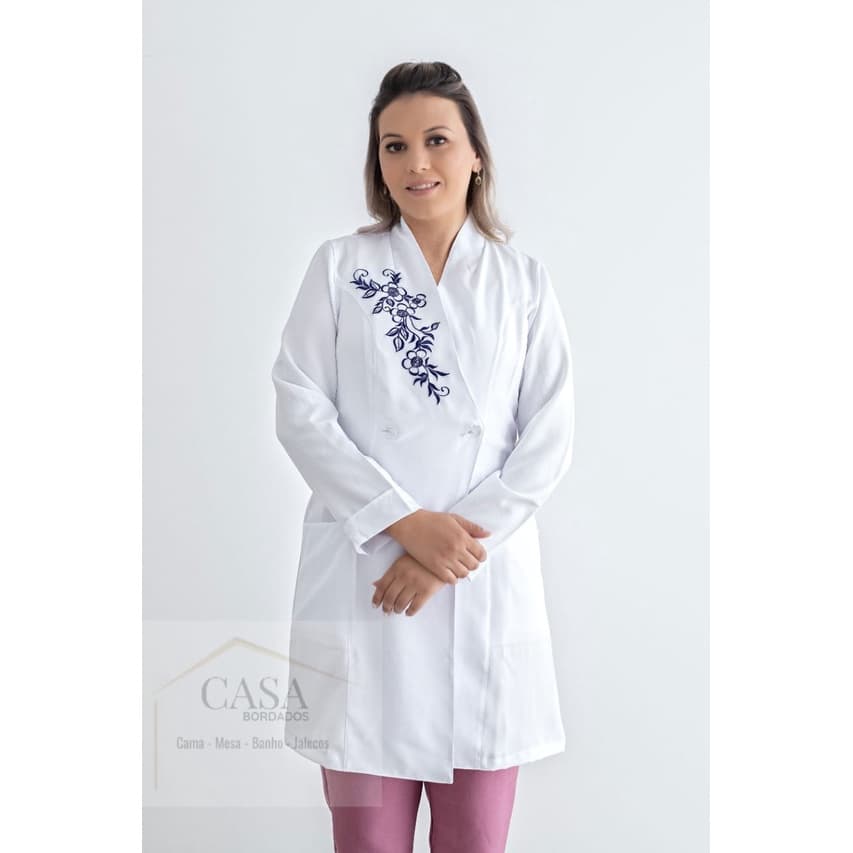 Jaleco Medica, enfermeira, esteticista e Professora 07 Feminino Manga Longa Bordado Cinturado de Botão
