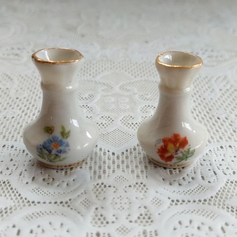 Par de Mini Vasinhos em Porcelana Com Floral