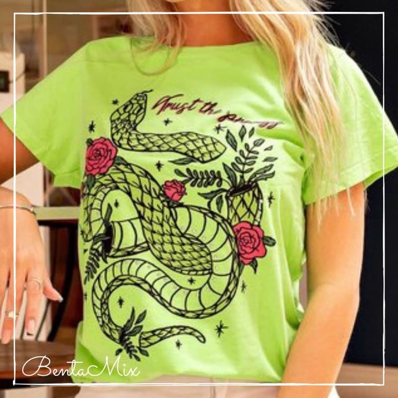 TSHIRT Estonada Algodão Premium Neon “ Cobra com Strass - Chinês “ Camiseta feminina básica modinha tumbrl blogueira desenho signo