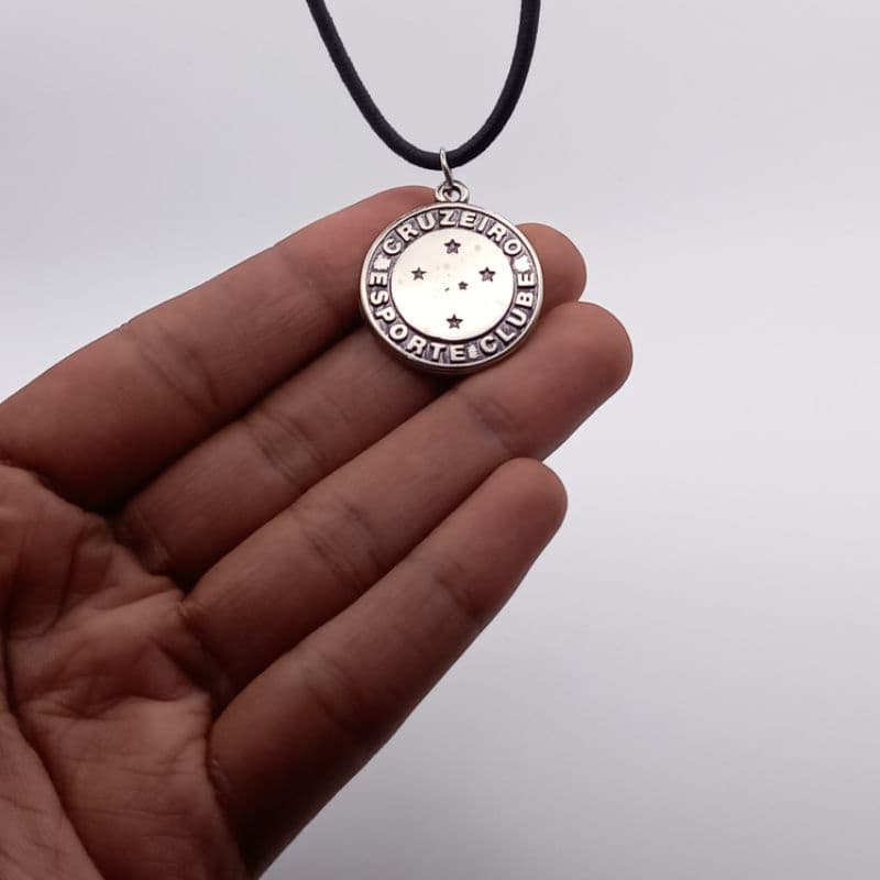 colar cruzeiro aço inox no cordão de elástico