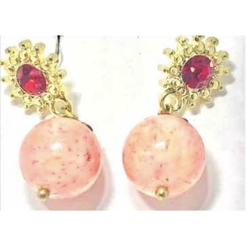 Brinco PEDRA ESPONJA CORAL COM CRISTAL VERMELHO, DETALHES EM BANHO DE OURO MAIS PULSEIRA DE 7 Nós EM CETIM