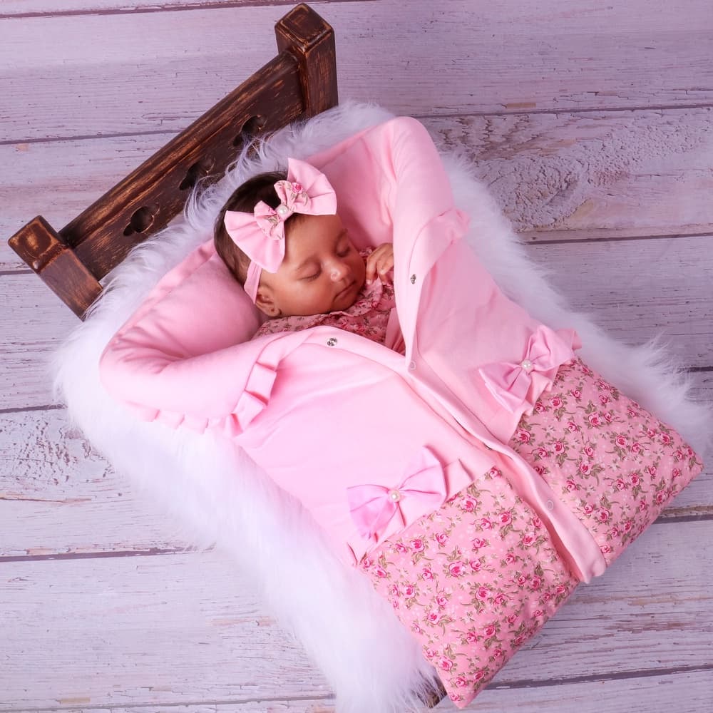 Kit Saída de maternidade para bebe menina com saco de dormir macacão com vestidinho florido