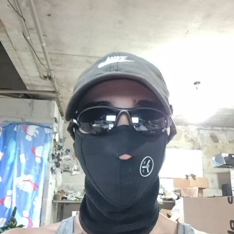 Máscara pra moto aquece o pescoço e é antipoluiçao