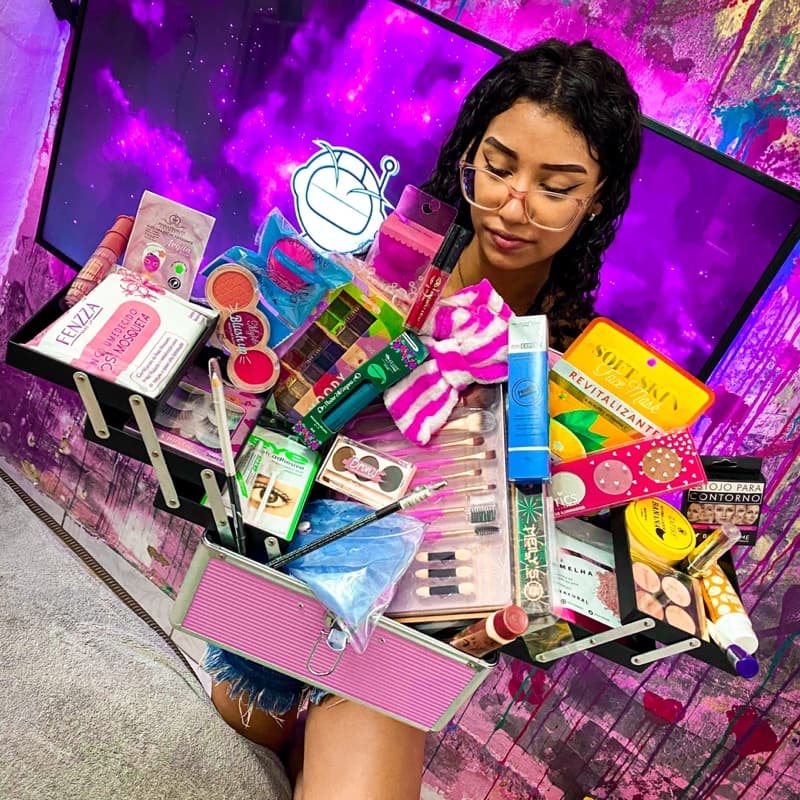 Maleta de Maquiagem Completa com 6 Bandejas com Kit de maquiagem Base Ruby Rose ou Adversa