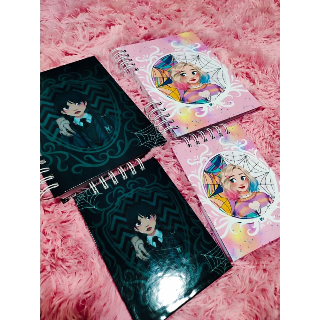 Caderno e bloquinho série Wandinha