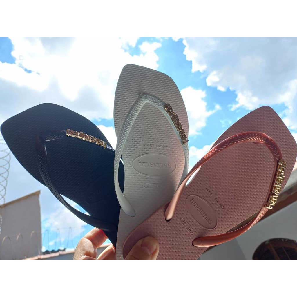 SANDALIA HAVAIANAS SQUARE COM LOGO METALICO ESTILOSAS