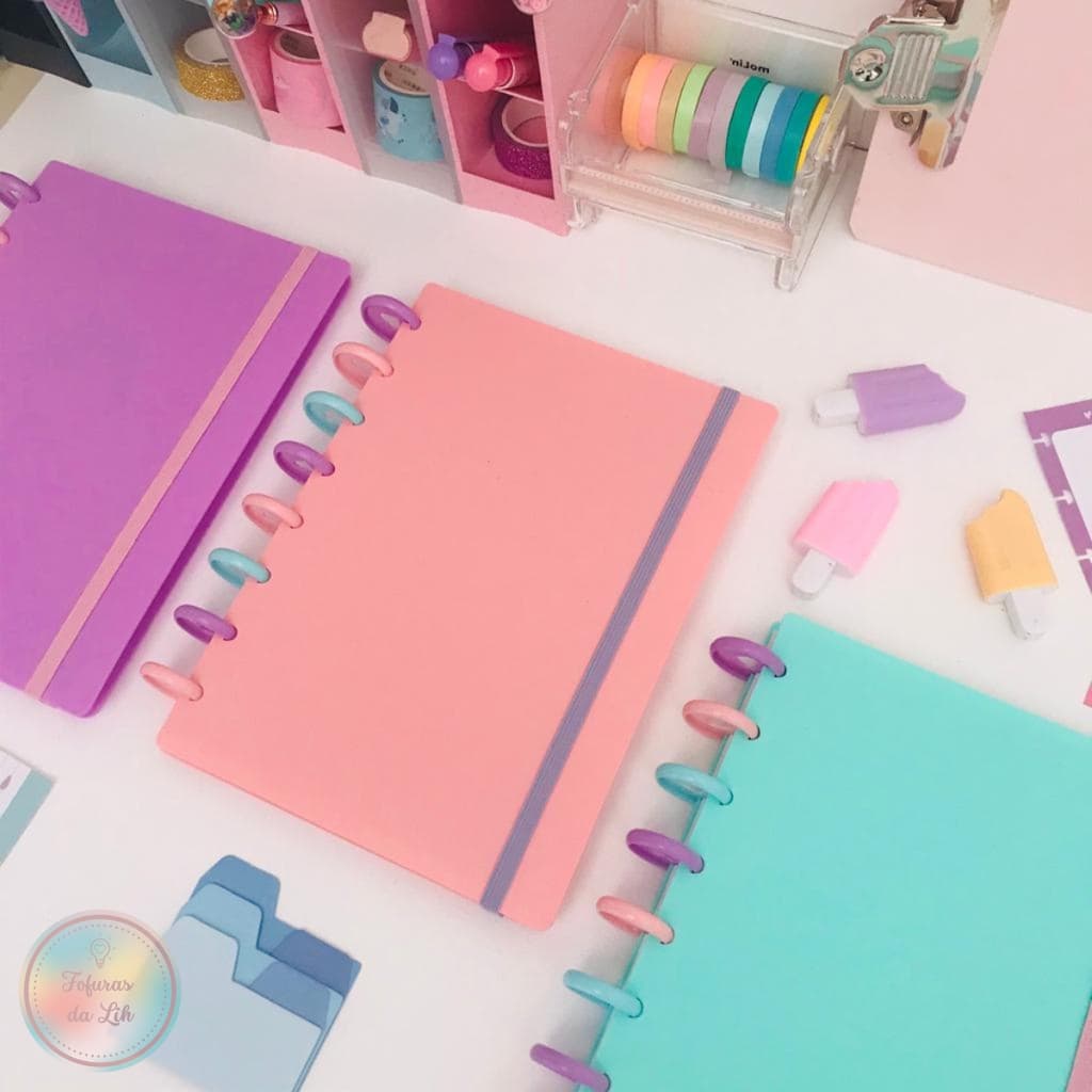Caderno disco tamanho A4 e A5 tons pastéis rosa lilás verde folhas pautadas
