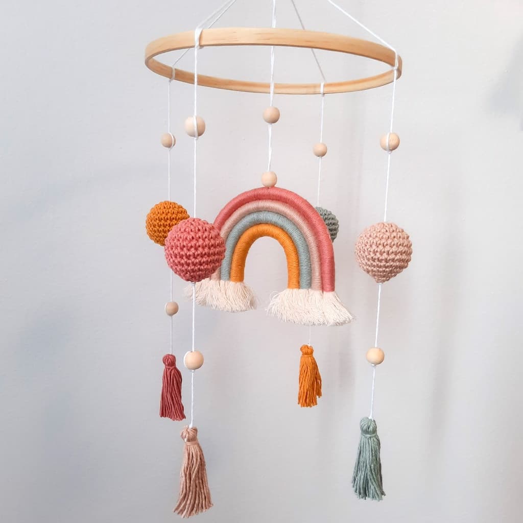 Móbile para berço com bolinhas e Arco-íris - Modelo Bella