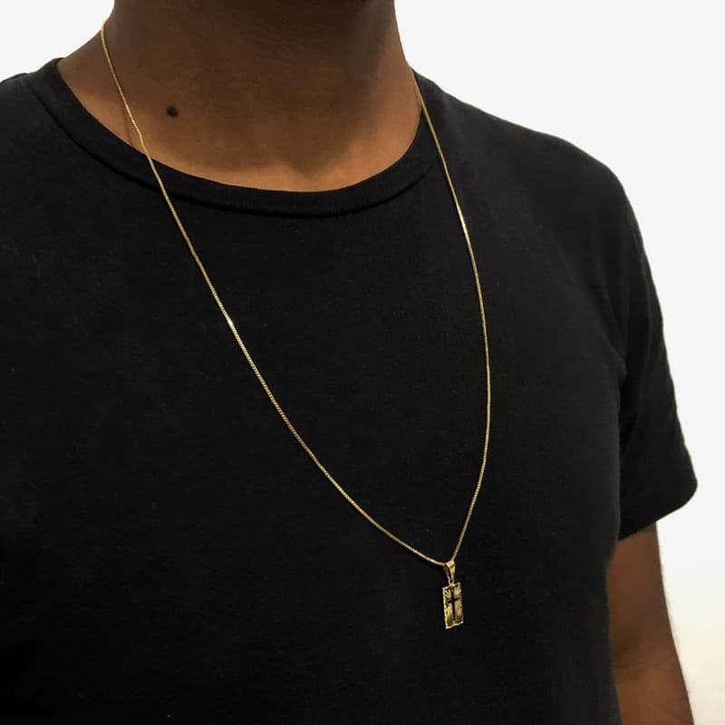 Corrente Correntinha Cordão Fino Veneziana com Pingente Placa Cruz Banhado a Ouro 18K